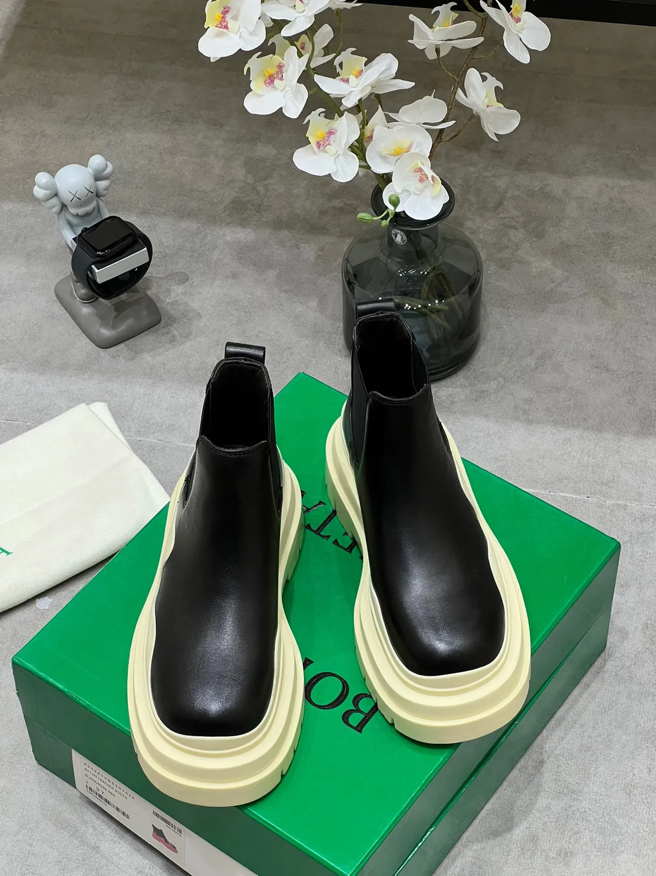 Balenciaga Le Cagole Black and Cream Chelsea Boots 8