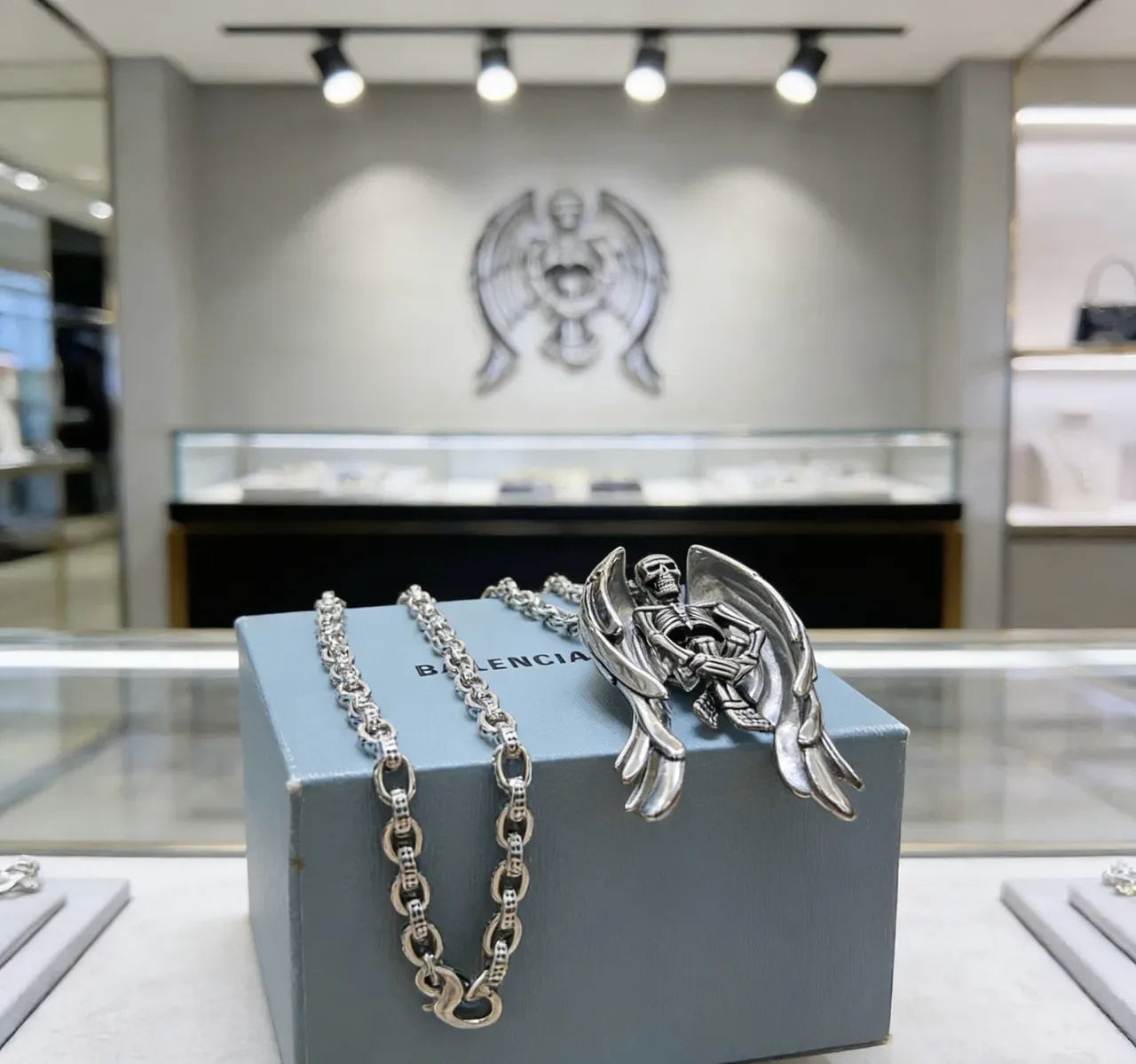 Balenciaga Collier Pendentif Ange Squelettique Argent 3