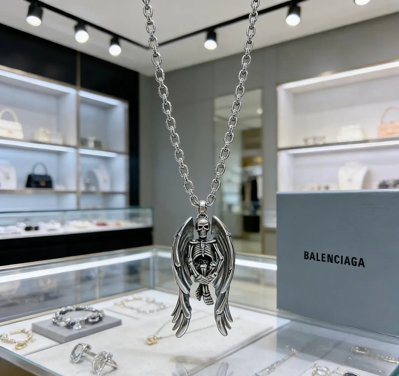 Balenciaga Collier Pendentif Ange Squelettique Argent 6