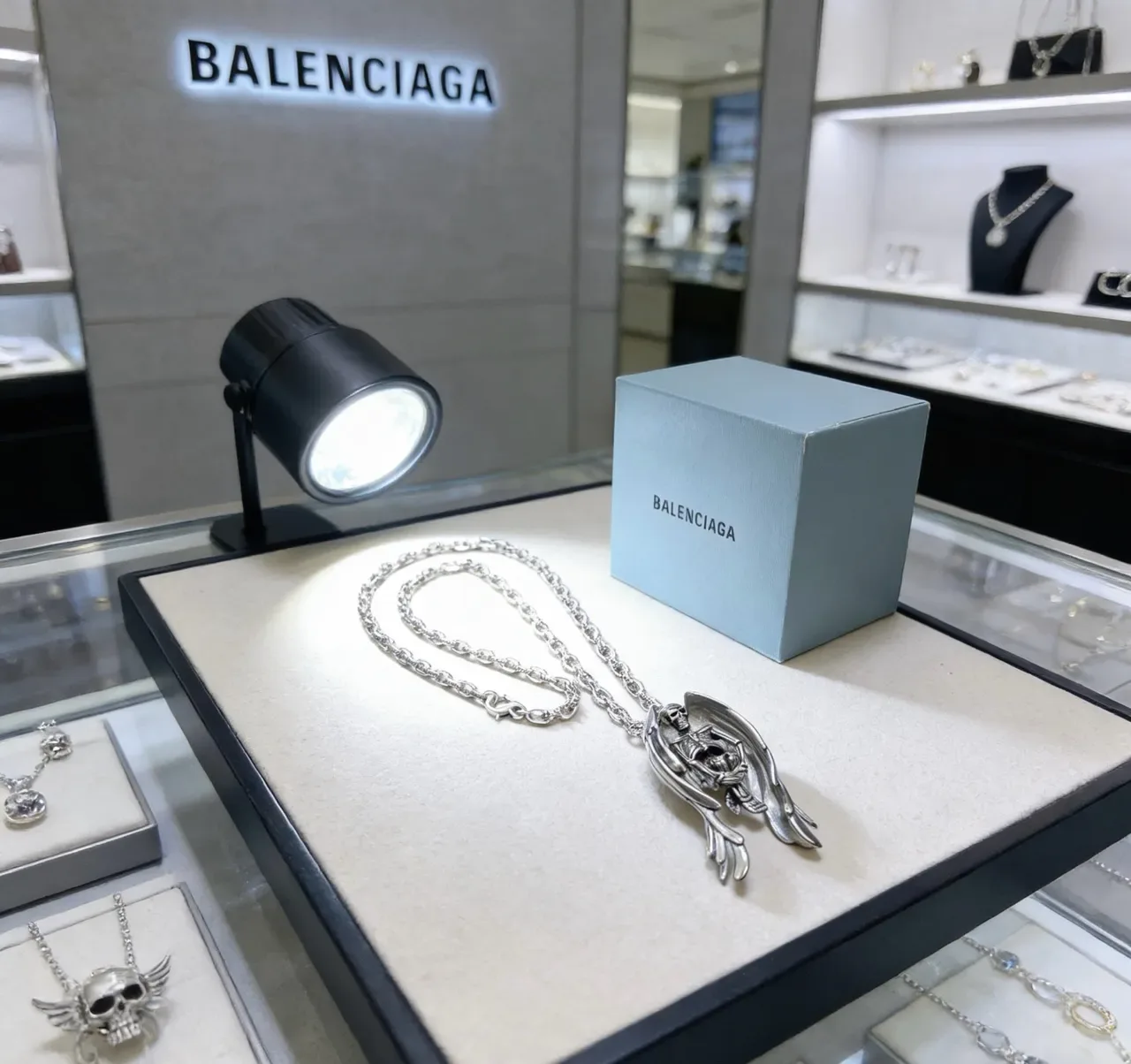 Balenciaga Collier Pendentif Ange Squelettique Argent 9