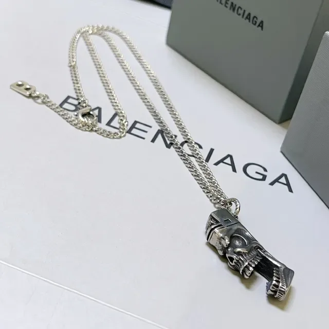 Balenciaga pingente caveira isqueiro corrente de prata 4