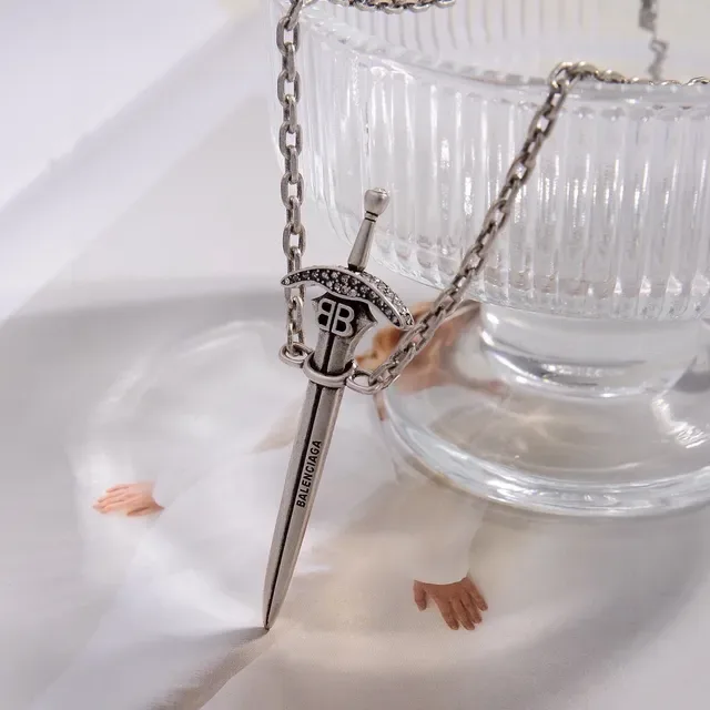 Balenciaga Collier Pendentif Épée Argent et Or 2