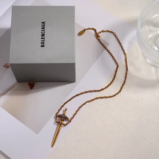 Balenciaga Collier Pendentif Épée Argent et Or 3