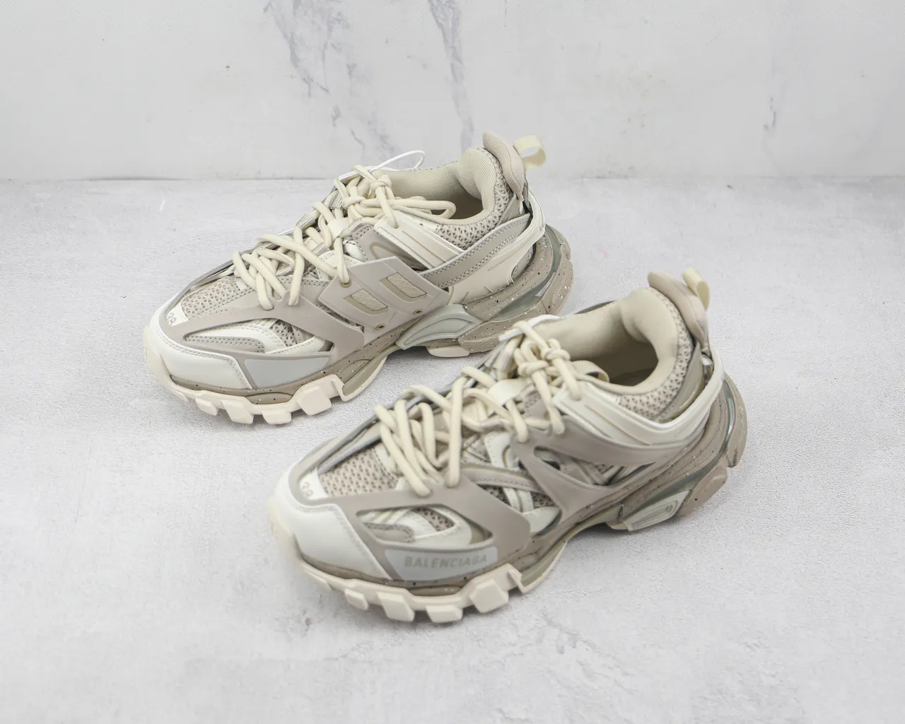 Balenciaga Track Trainer Beige Off-White Tênis chunky 4
