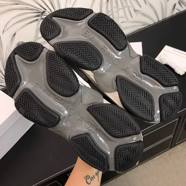 Balenciaga Triple S Gris Noir Beige Sneakers à semelle épaisse 2