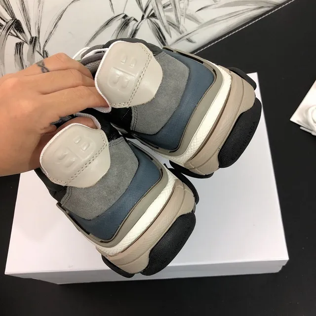 Balenciaga Triple S Gris Noir Beige Sneakers à semelle épaisse 3