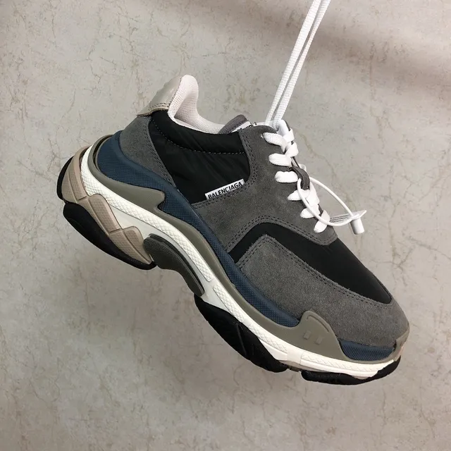 Balenciaga Triple S Gris Noir Beige Sneakers à semelle épaisse 4
