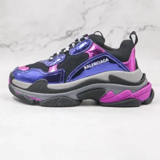 Balenciaga Triple S كانكي سنيكرز بنفسجي ووردي جلد لامع