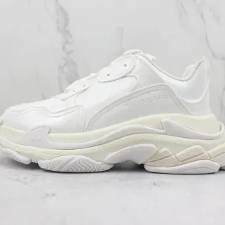Balenciaga Triple S حذاء رياضي سميك أبيض وكريمي