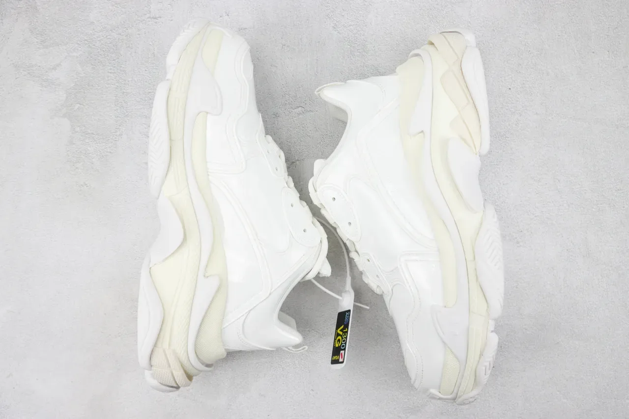 Balenciaga Triple S Tênis Chunky Branco e Creme 2