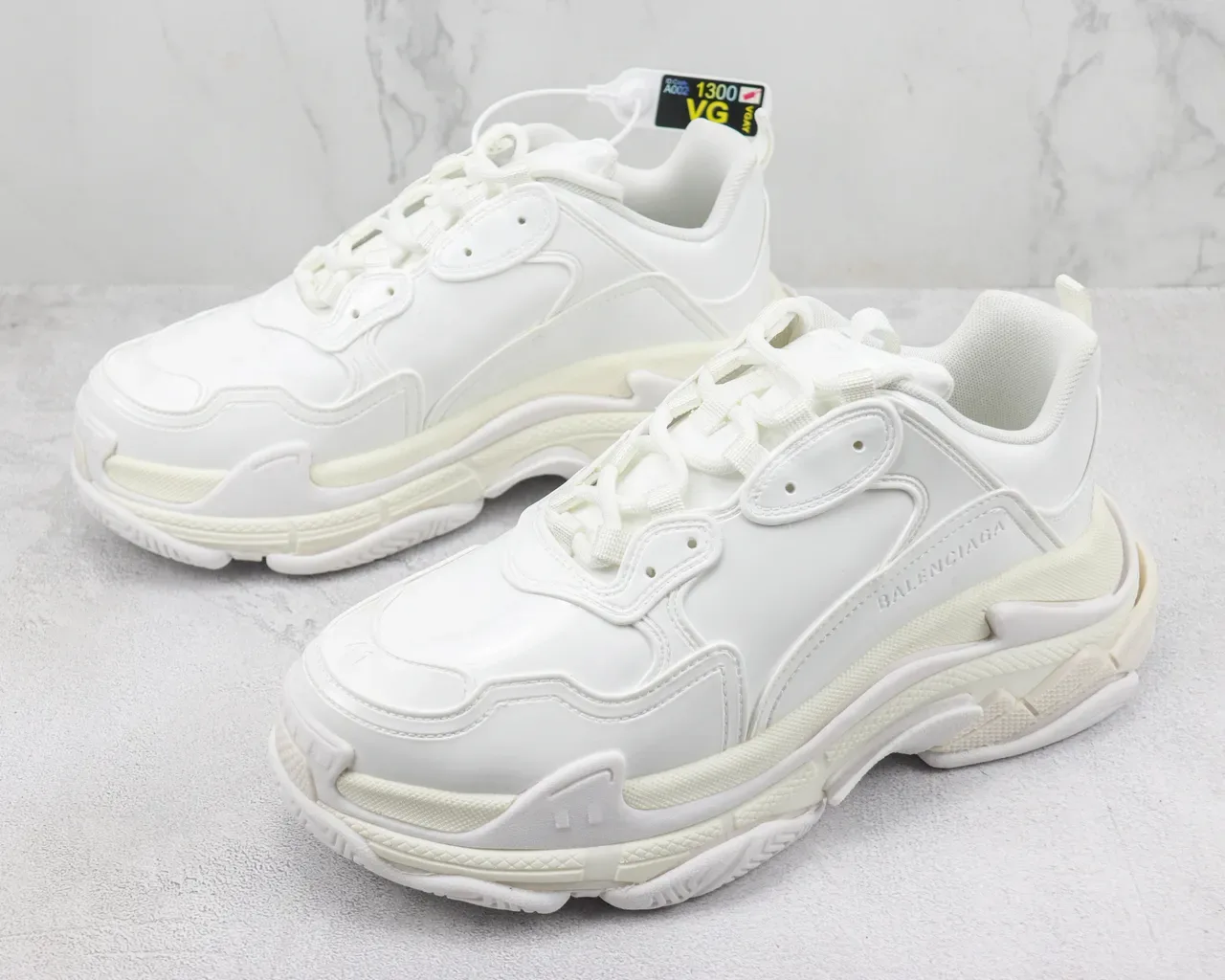 Balenciaga Triple S Tênis Chunky Branco e Creme 4