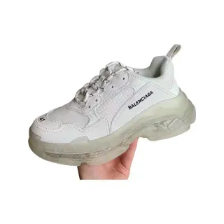 Balenciaga Triple S حذاء رياضي أبيض سميك