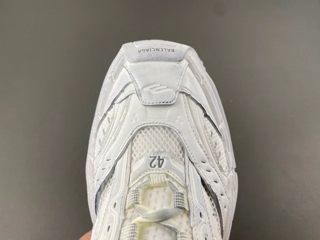 Balenciaga Tênis Chunky Brancos com Solado Esculpido, Malha Camada e Recobrimentos Sintéticos 5