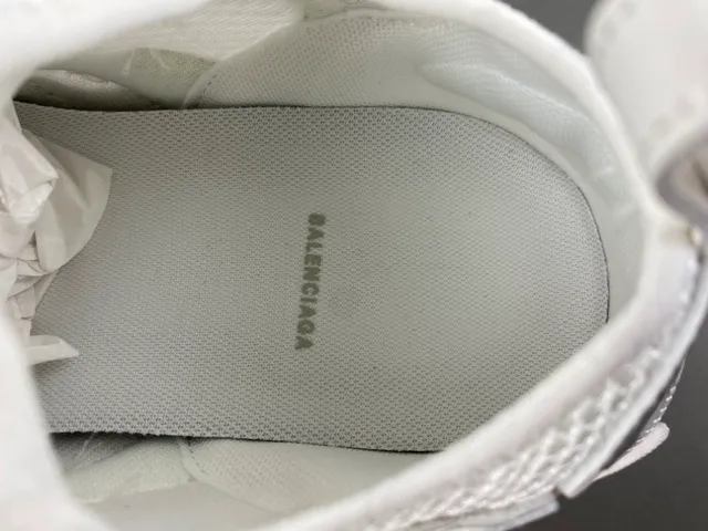 Balenciaga Tênis Chunky Brancos com Solado Esculpido, Malha Camada e Recobrimentos Sintéticos 7