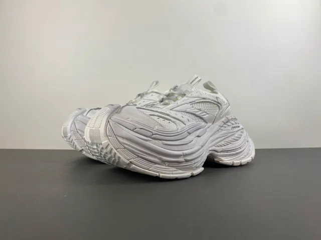 Balenciaga Tênis Chunky Brancos com Solado Esculpido, Malha Camada e Recobrimentos Sintéticos 10