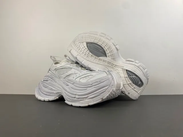 Balenciaga Tênis Chunky Brancos com Solado Esculpido, Malha Camada e Recobrimentos Sintéticos 12