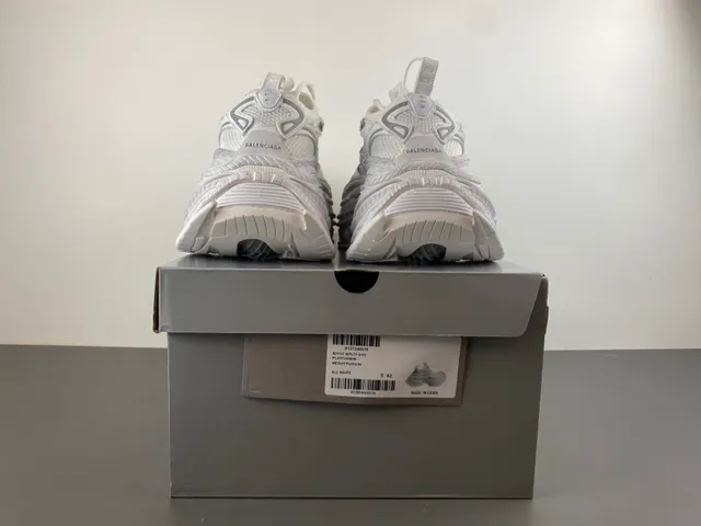 Balenciaga Tênis Chunky Brancos com Solado Esculpido, Malha Camada e Recobrimentos Sintéticos 17