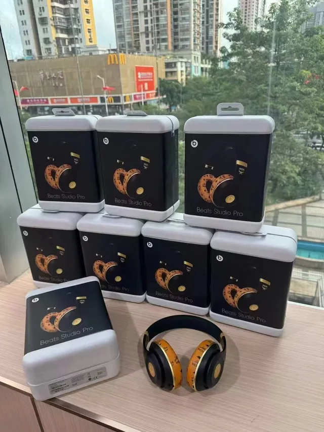 Beats Studio Pro x MCM سماعات فوق الأذن أسود وذهبي 5