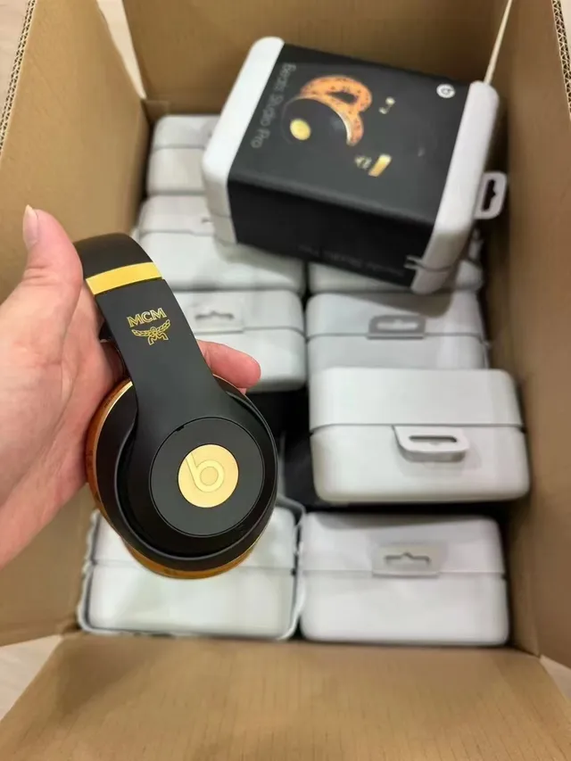 Beats Studio Pro x MCM سماعات فوق الأذن أسود وذهبي 6