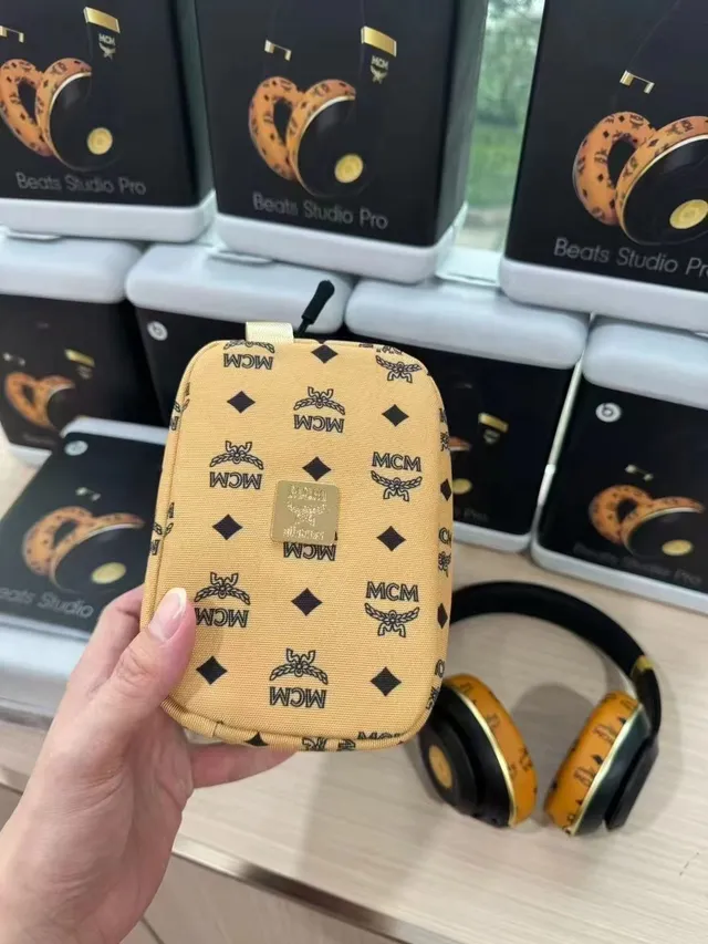 Beats Studio Pro x MCM سماعات فوق الأذن أسود وذهبي 7