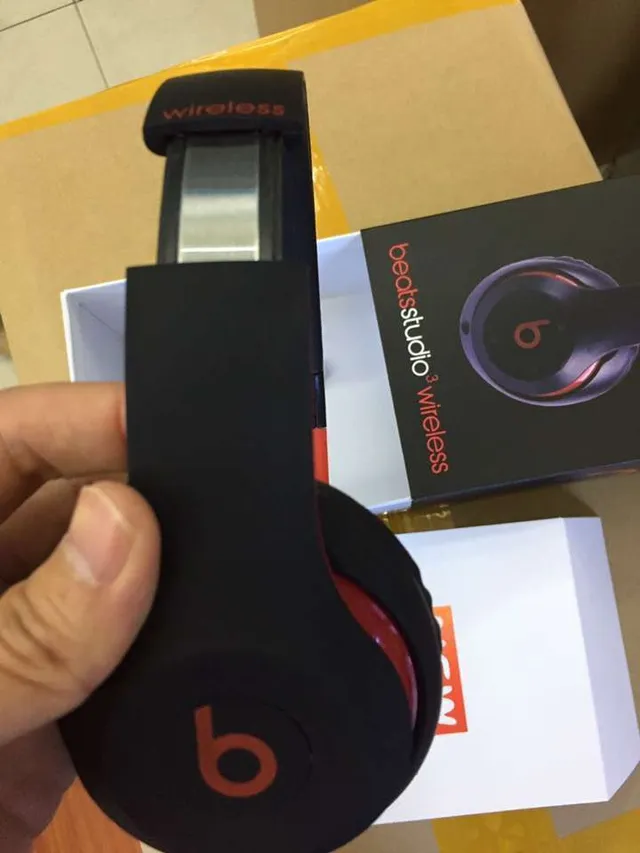 Beats Studio3 Wireless काला लाल मैट फिनिश एकसेंट रिंग ओवर-ईयर हेडफोन्स 5