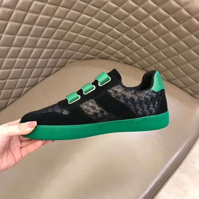 Bottega Veneta Andiamo Noir et Vert Intrecciato Sneakers lifestyle 4