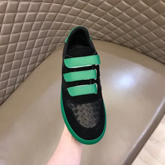 Bottega Veneta Andiamo Noir et Vert Intrecciato Sneakers lifestyle 5