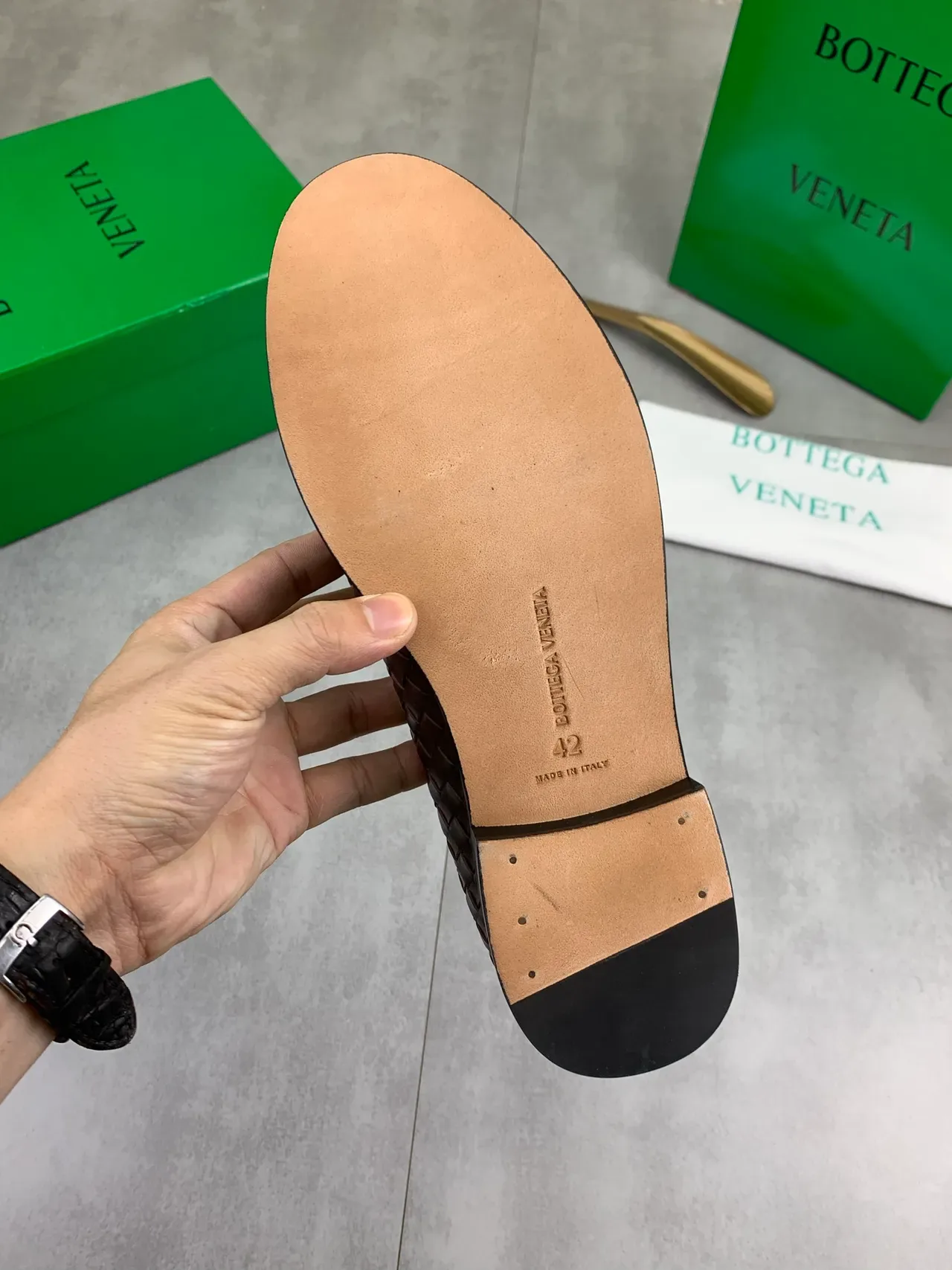 Bottega Veneta Andiamo Marron Noir Cuir Entrelacé Intrecciato Moccasin-Stitched Vamp Loafer 4