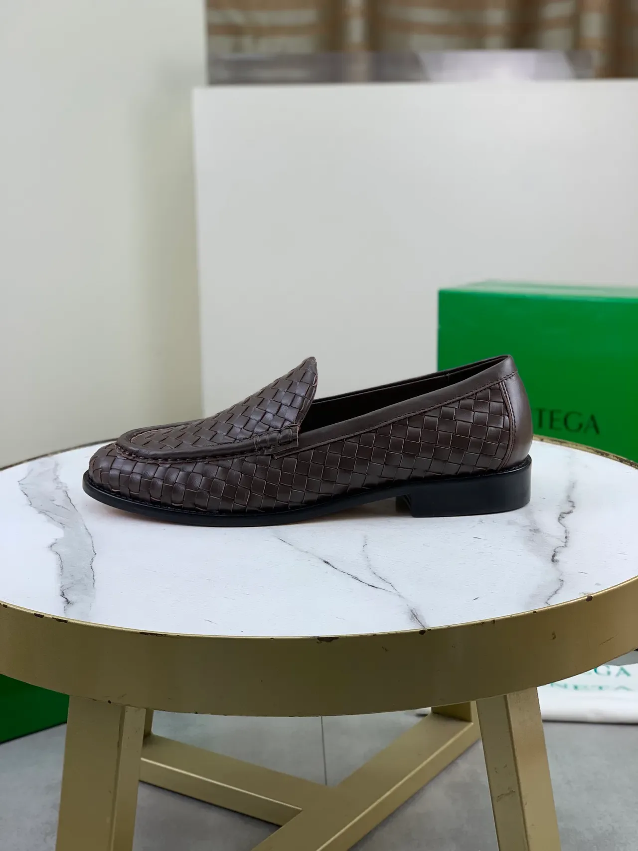 Bottega Veneta Andiamo Marron Noir Cuir Entrelacé Intrecciato Moccasin-Stitched Vamp Loafer 6