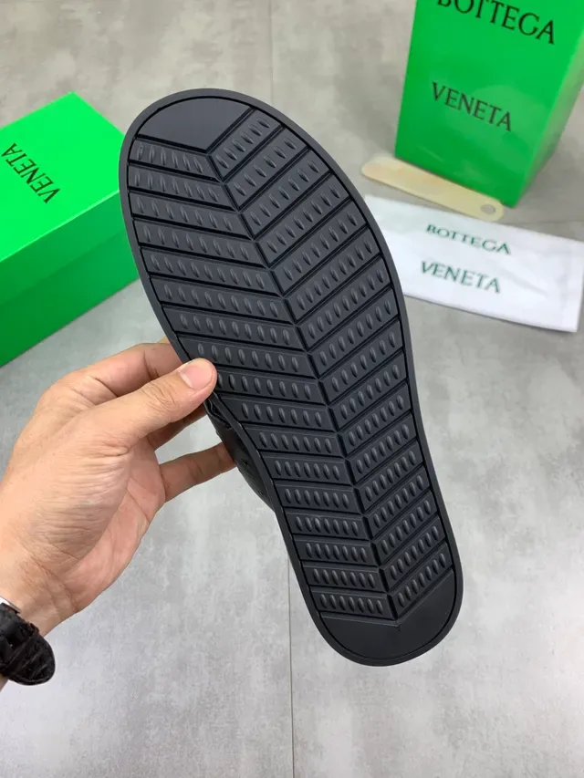 Bottega Veneta Andiamo Sandales à brides croisées en cuir d'autruche embossé 3