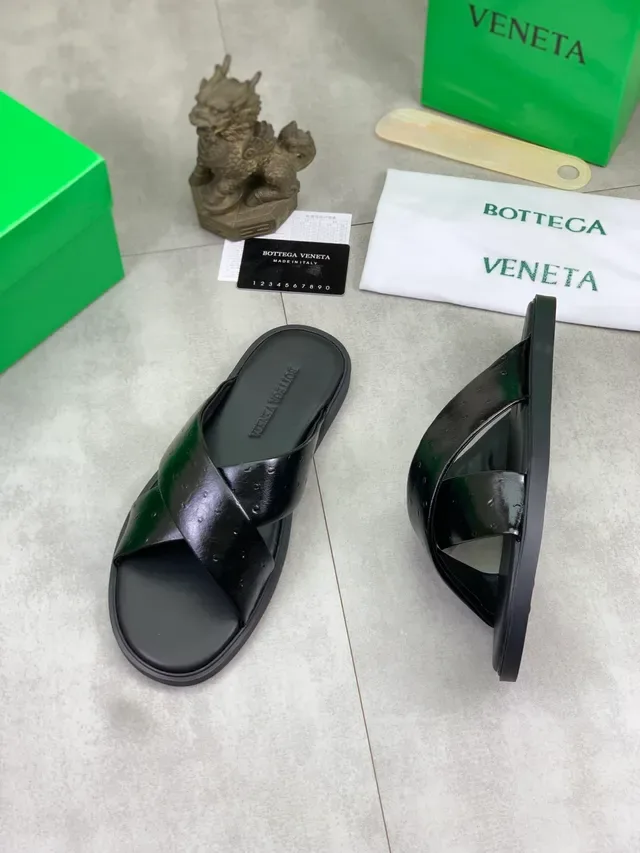 Bottega Veneta Andiamo Sandales à brides croisées en cuir d'autruche embossé 4