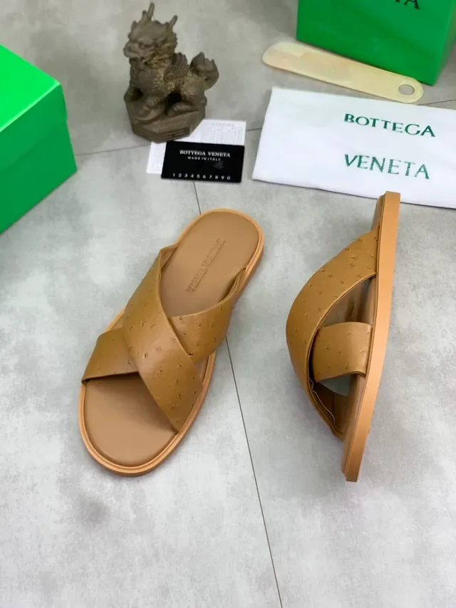 Bottega Veneta Andiamo Sandales à brides croisées en cuir d'autruche embossé 5