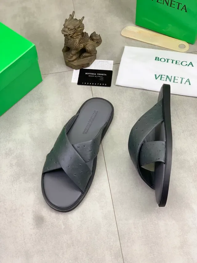 Bottega Veneta Andiamo Sandales à brides croisées en cuir d'autruche embossé 6