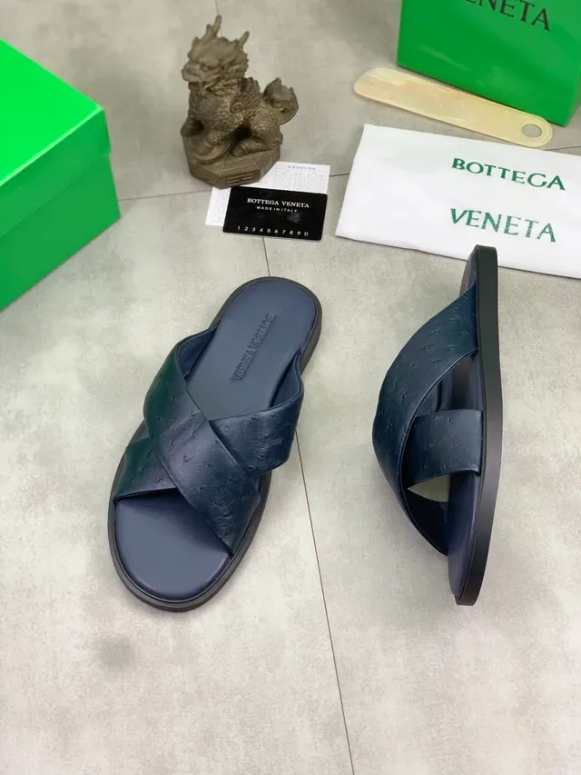 Bottega Veneta Andiamo Sandales à brides croisées en cuir d'autruche embossé 7