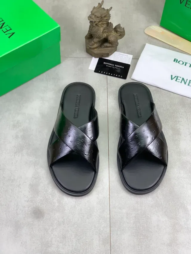 Bottega Veneta Andiamo Sandales à brides croisées en cuir d'autruche embossé 8