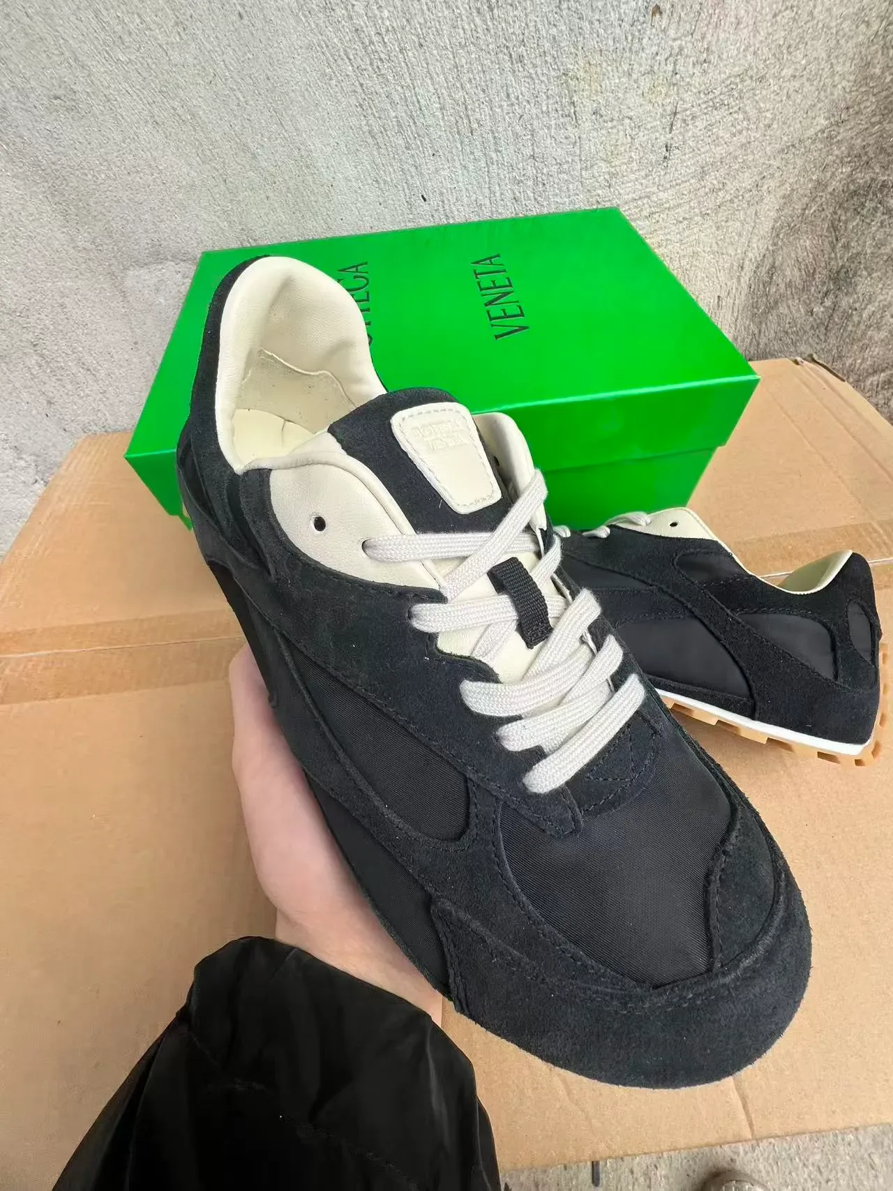 Bottega Veneta Noir Beige Daim et Nylon Panneau Doublure Crème Lacets Lifestyle Sneakers 2