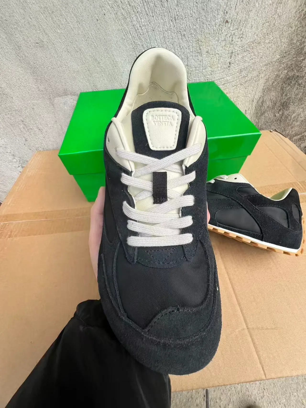 Bottega Veneta Noir Beige Daim et Nylon Panneau Doublure Crème Lacets Lifestyle Sneakers 3
