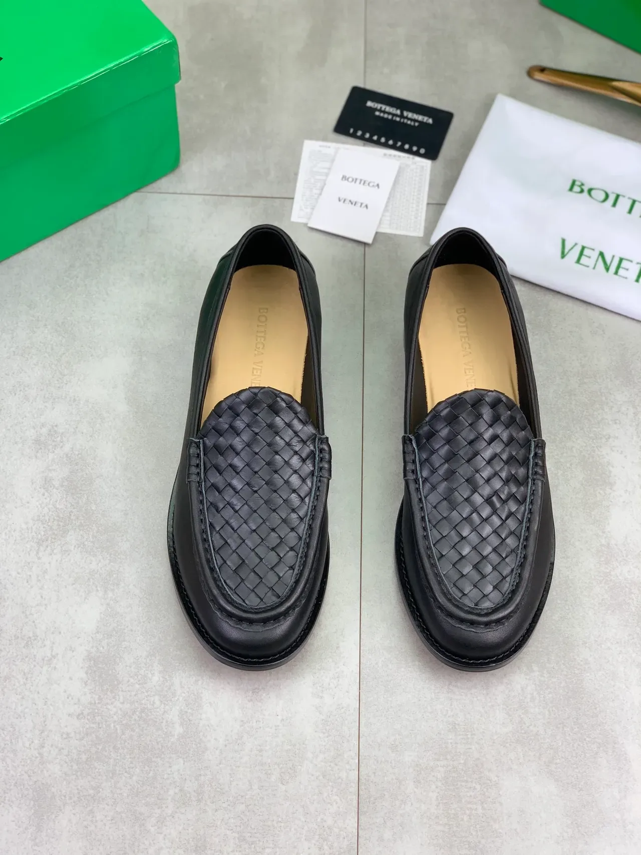 Bottega Veneta أسود بيج نسيج Intrecciato جلد Moc-Toe خياطة لوفر 4