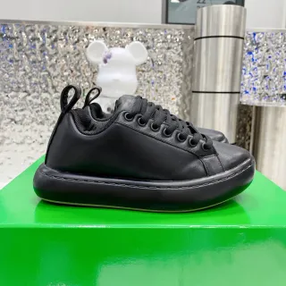 Bottega Veneta 黑色单色平台鞋底生活方式运动鞋