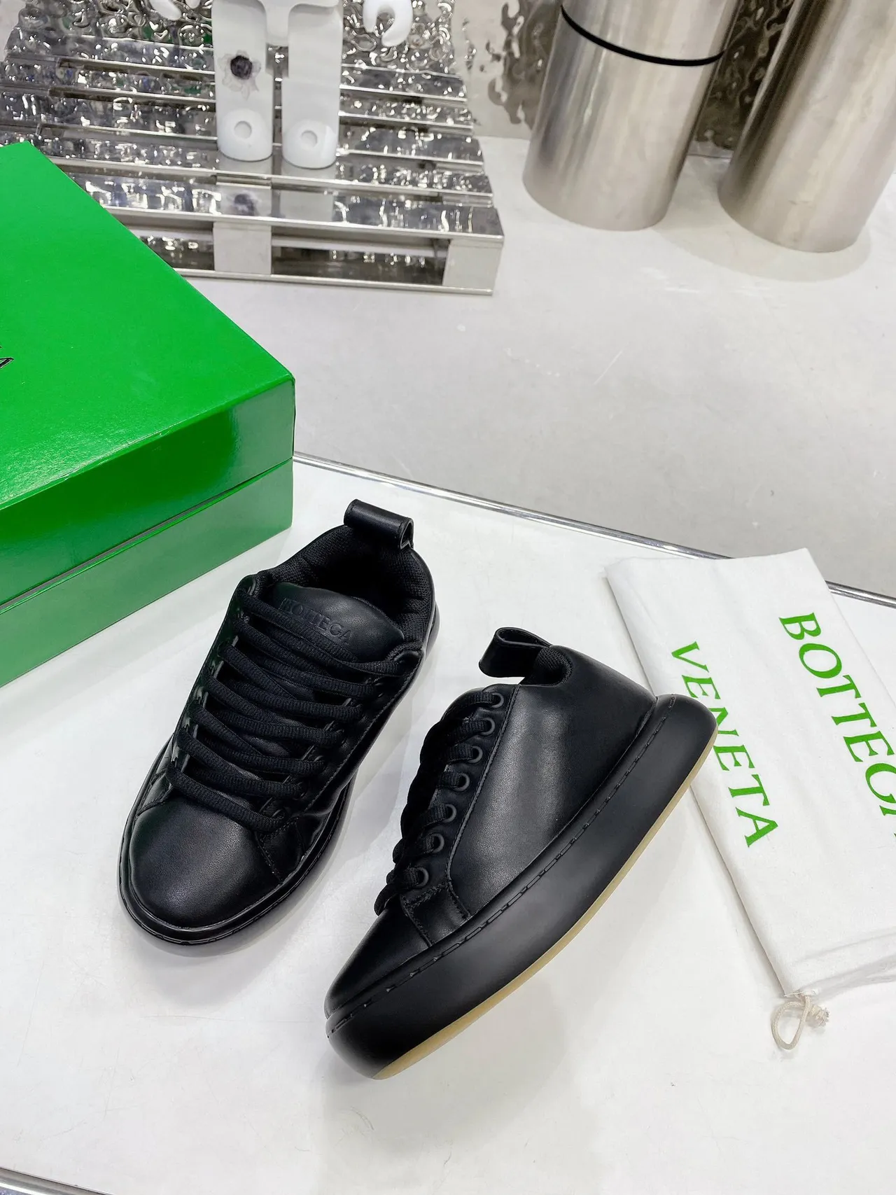 Bottega Veneta sneakers lifestyle semelle plateforme monocrome noir 6