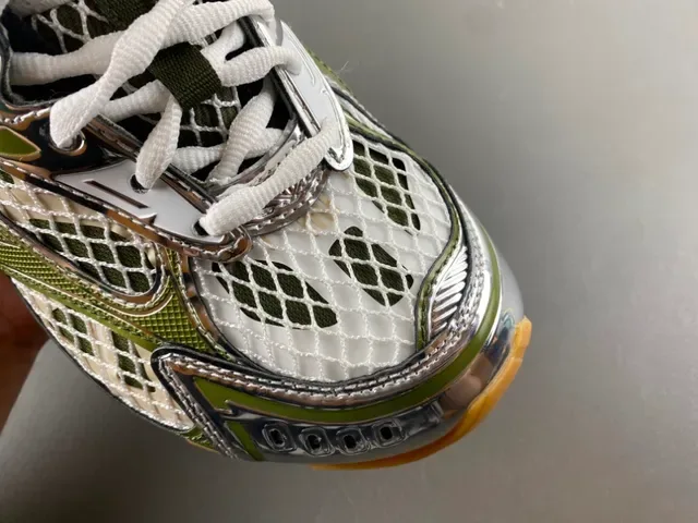Bottega Veneta Sneaker Maille et Cage Métallique Vert Olive Sneakers lifestyle 2