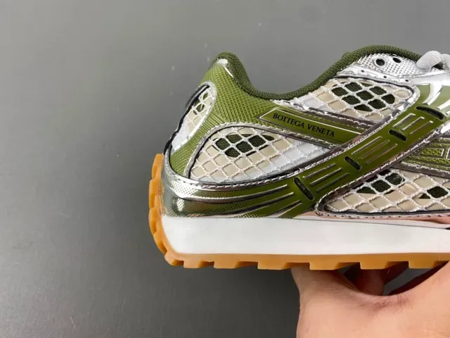Bottega Veneta Sneaker Maille et Cage Métallique Vert Olive Sneakers lifestyle 3