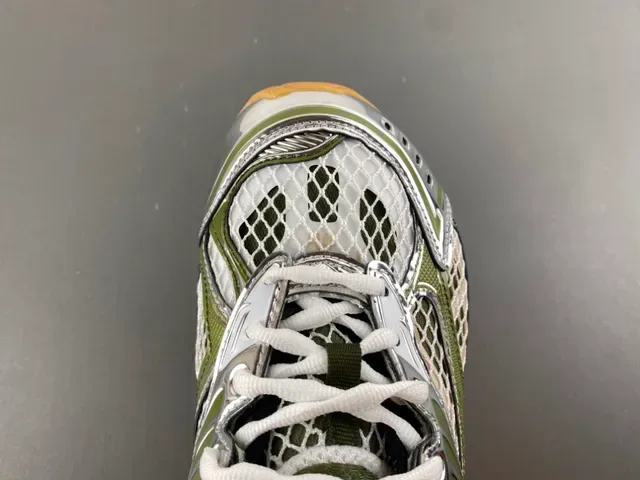 Bottega Veneta Sneaker Maille et Cage Métallique Vert Olive Sneakers lifestyle 5