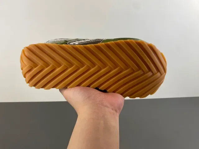 Bottega Veneta Sneaker Maille et Cage Métallique Vert Olive Sneakers lifestyle 8