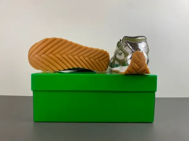 Bottega Veneta Sneaker Maille et Cage Métallique Vert Olive Sneakers lifestyle 15