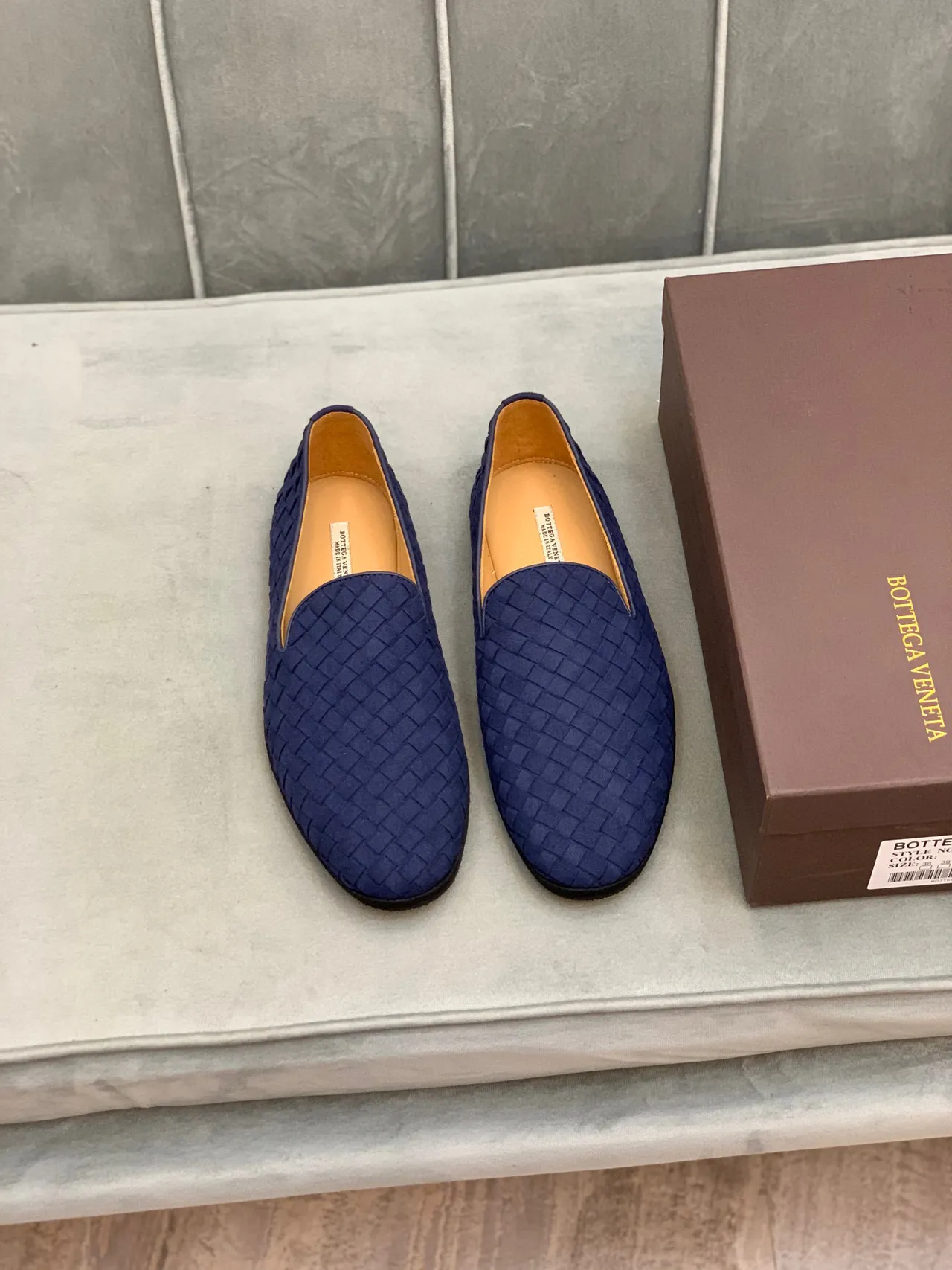 Bottega Veneta Mocassins Slip-On Loafer en Cuir Navy Brown Intrecciato tissé 8
