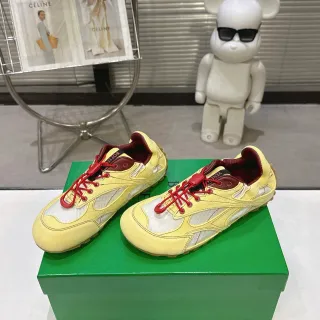 博特加·韦内托 黄色红色 层叠麂皮与网格网面 系带锁扣硬件 生活方式运动鞋