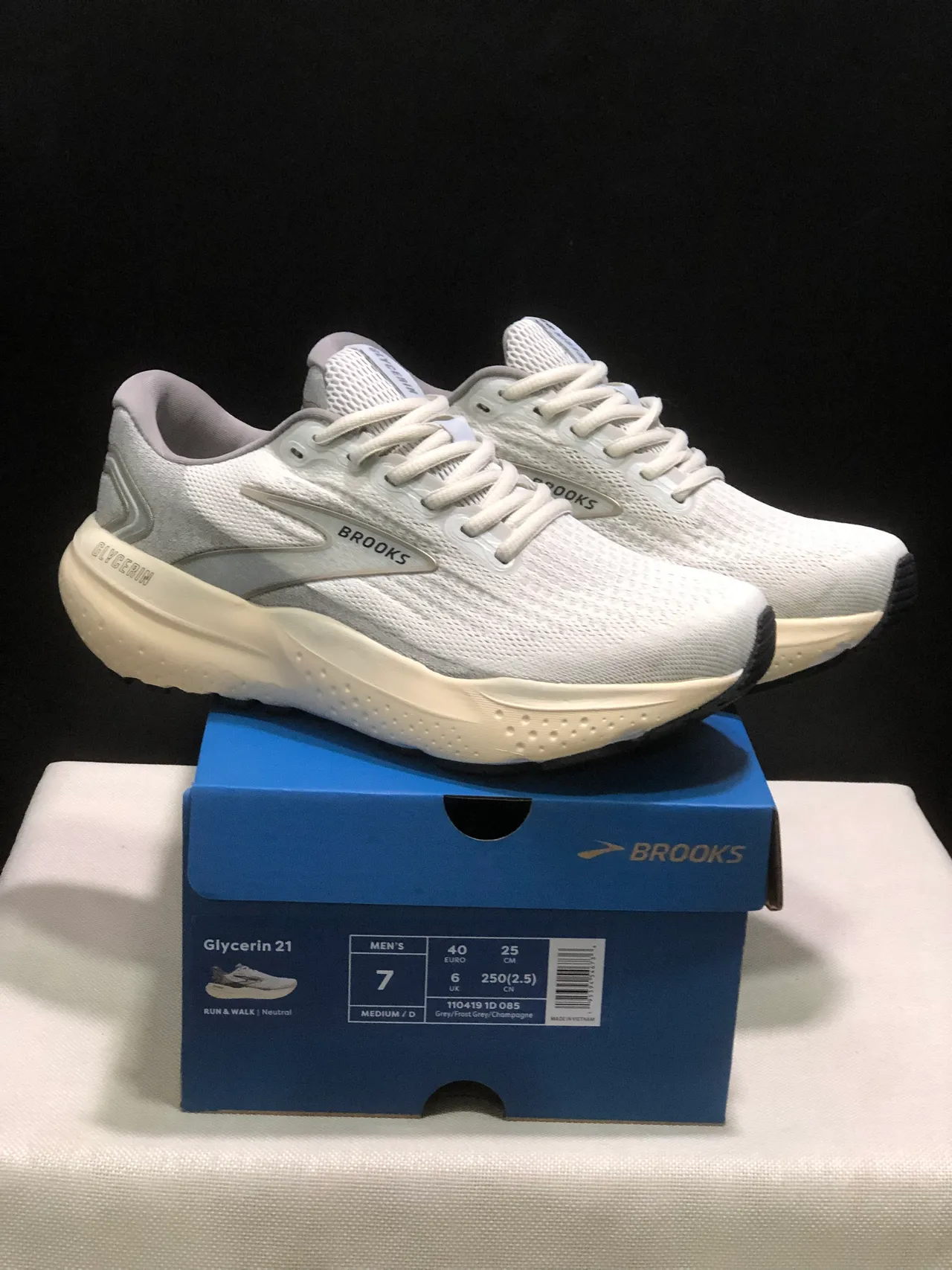 Brooks Glycerin Off-White and Gray Running Shoes 2
