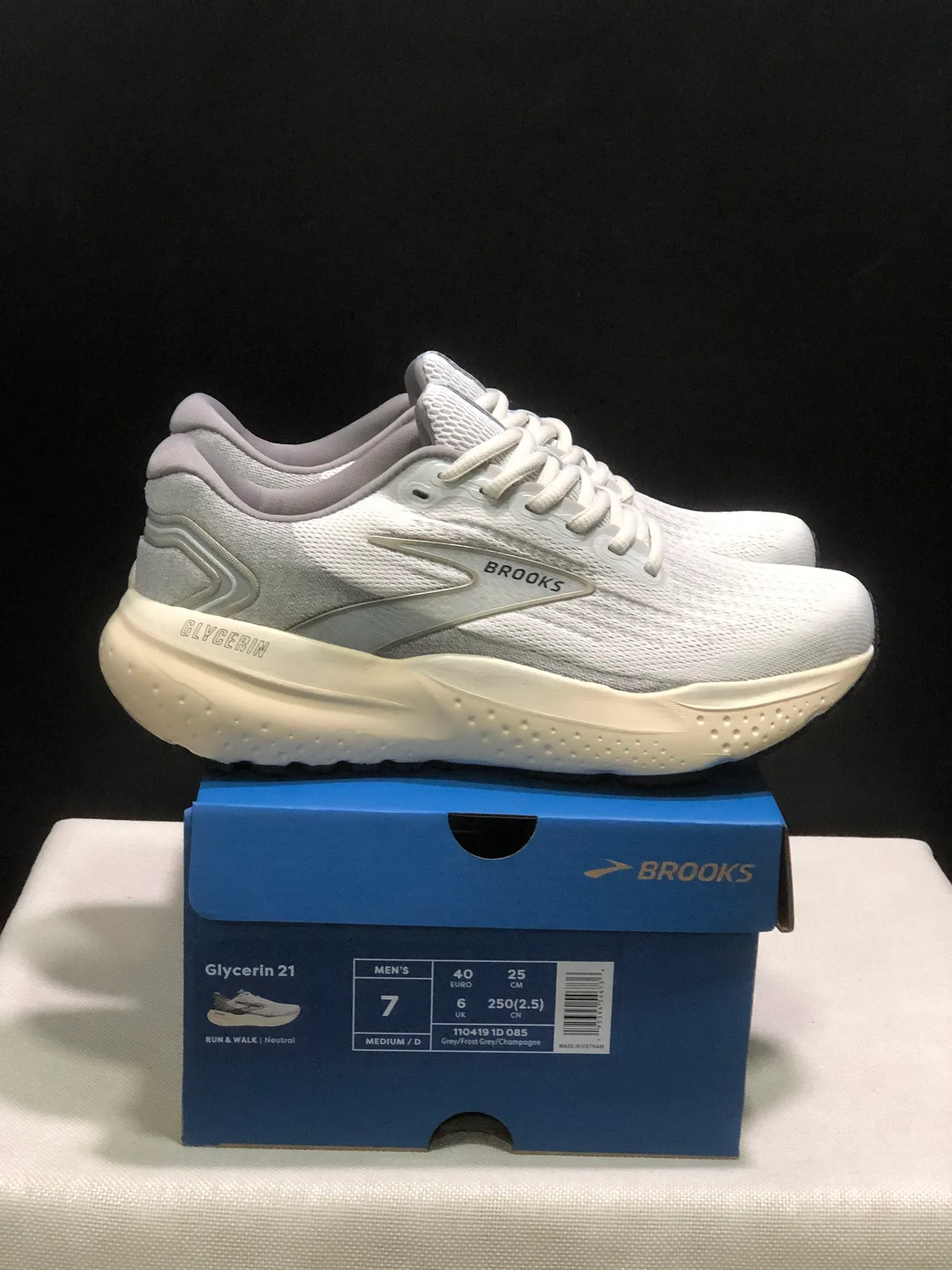 Brooks Glycerin Off-White and Gray Running Shoes 3