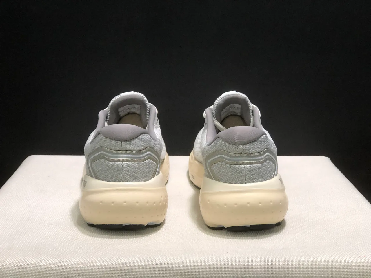 Brooks Glycerin Off-White and Gray Running Shoes 4
